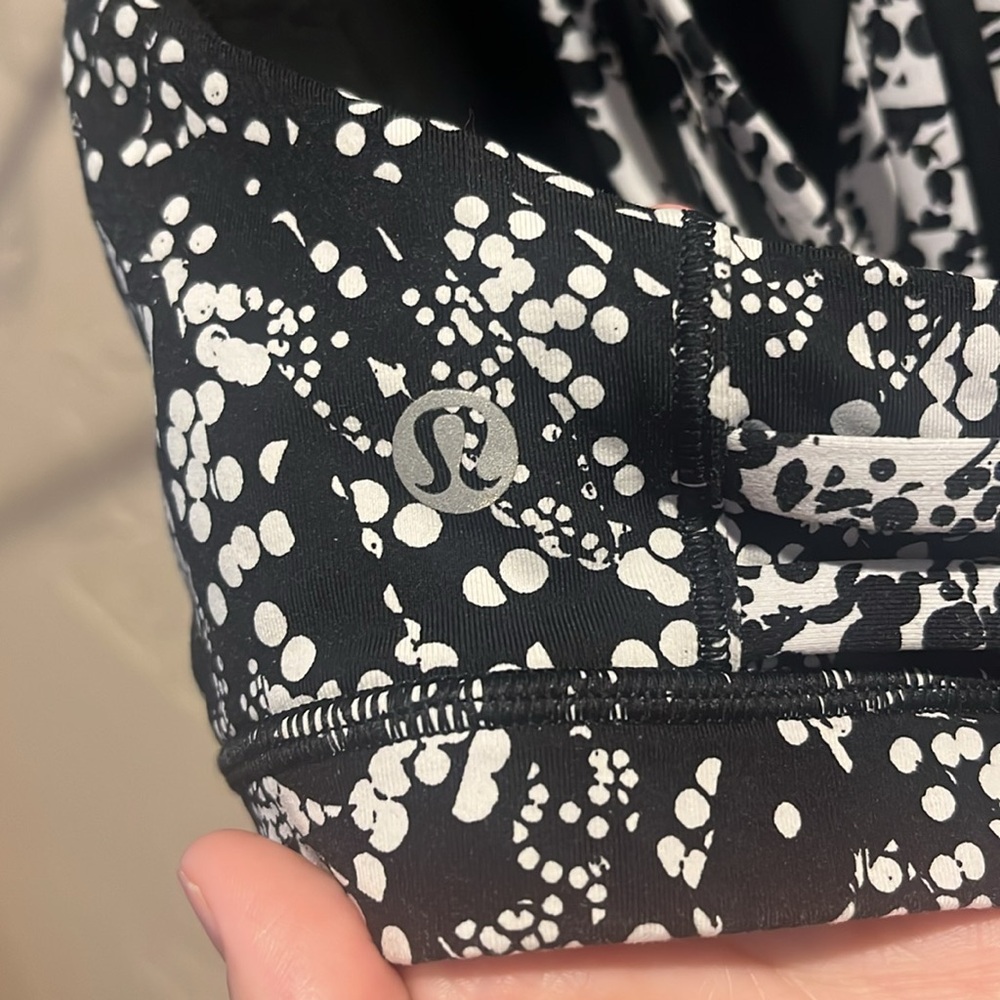 Lululemon Slide With Me Bra Chirasu Black / Chirakasu Alpine White - Picture 7 of 8